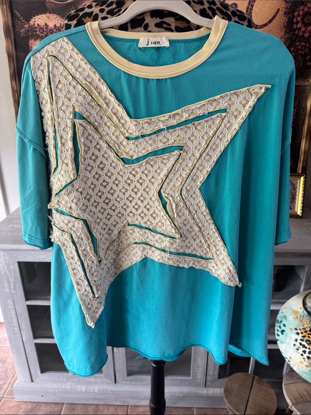 JHER Women's Turquoise Star Applique Top - Cream Trim Sz L